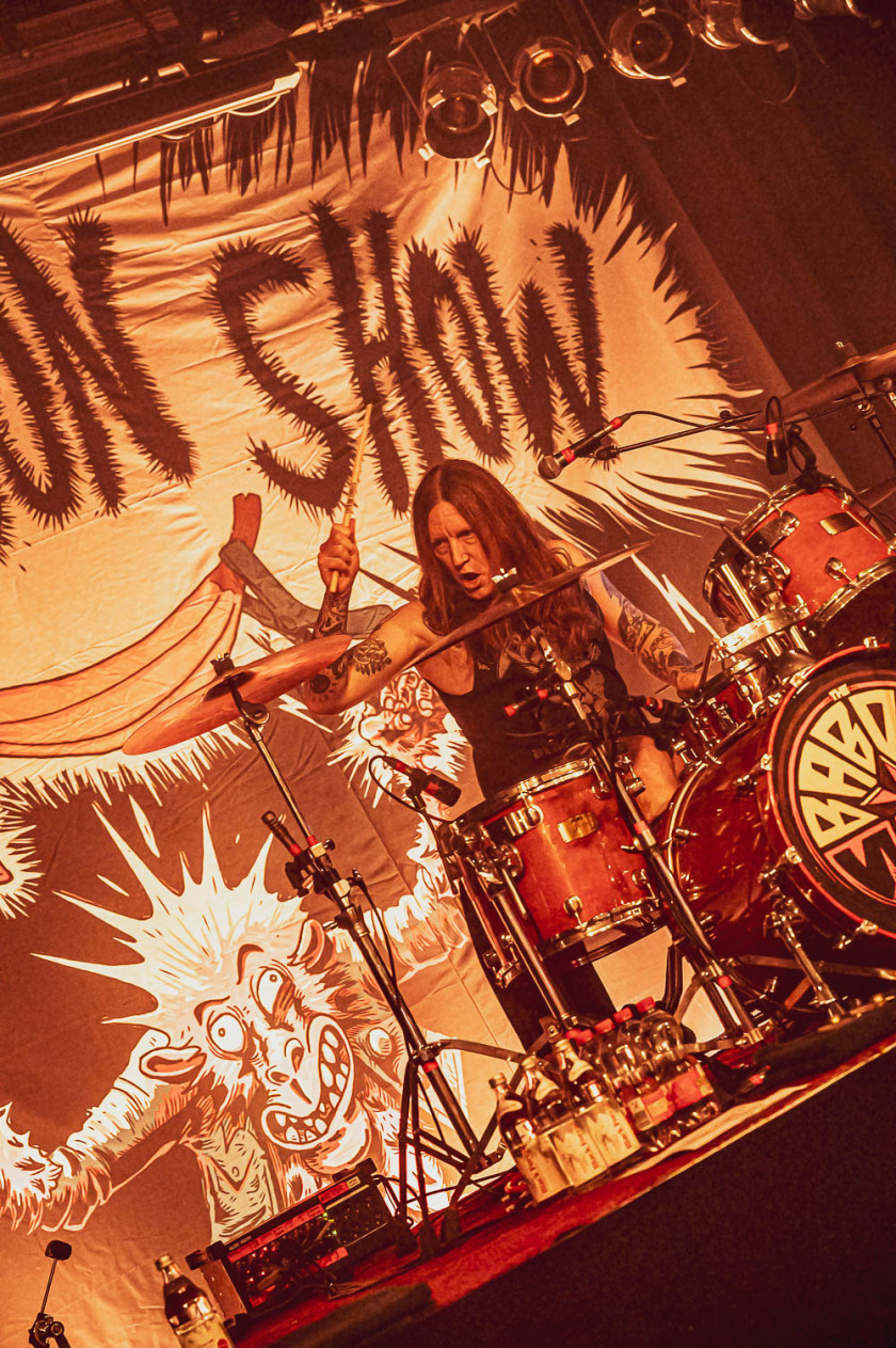 Die Schwed:innen mit dem aktuellen Album "God Bless You All" auf "Be A Baboon"-Tour. – The Baboon Show.