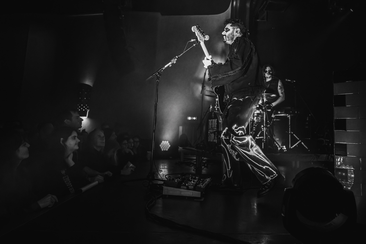 Minimalistische Besetzung, maximale Energie: zwei Kanadier in der Haupstadt. – The Blue Stones.