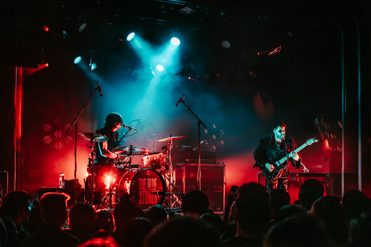 Minimalistische Besetzung, maximale Energie: zwei Kanadier in der Haupstadt. – The Blue Stones.
