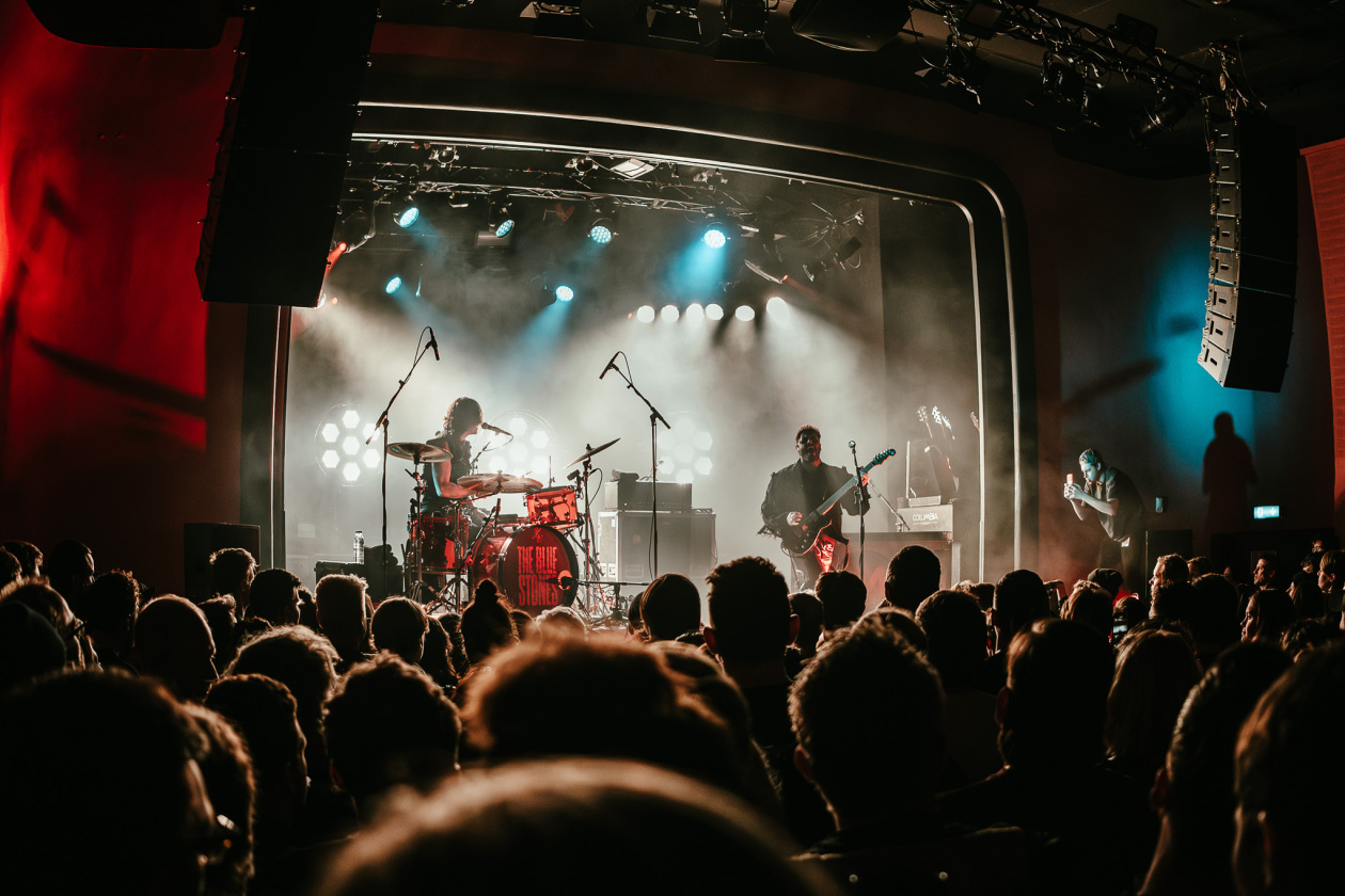 Minimalistische Besetzung, maximale Energie: zwei Kanadier in der Haupstadt. – The Blue Stones.