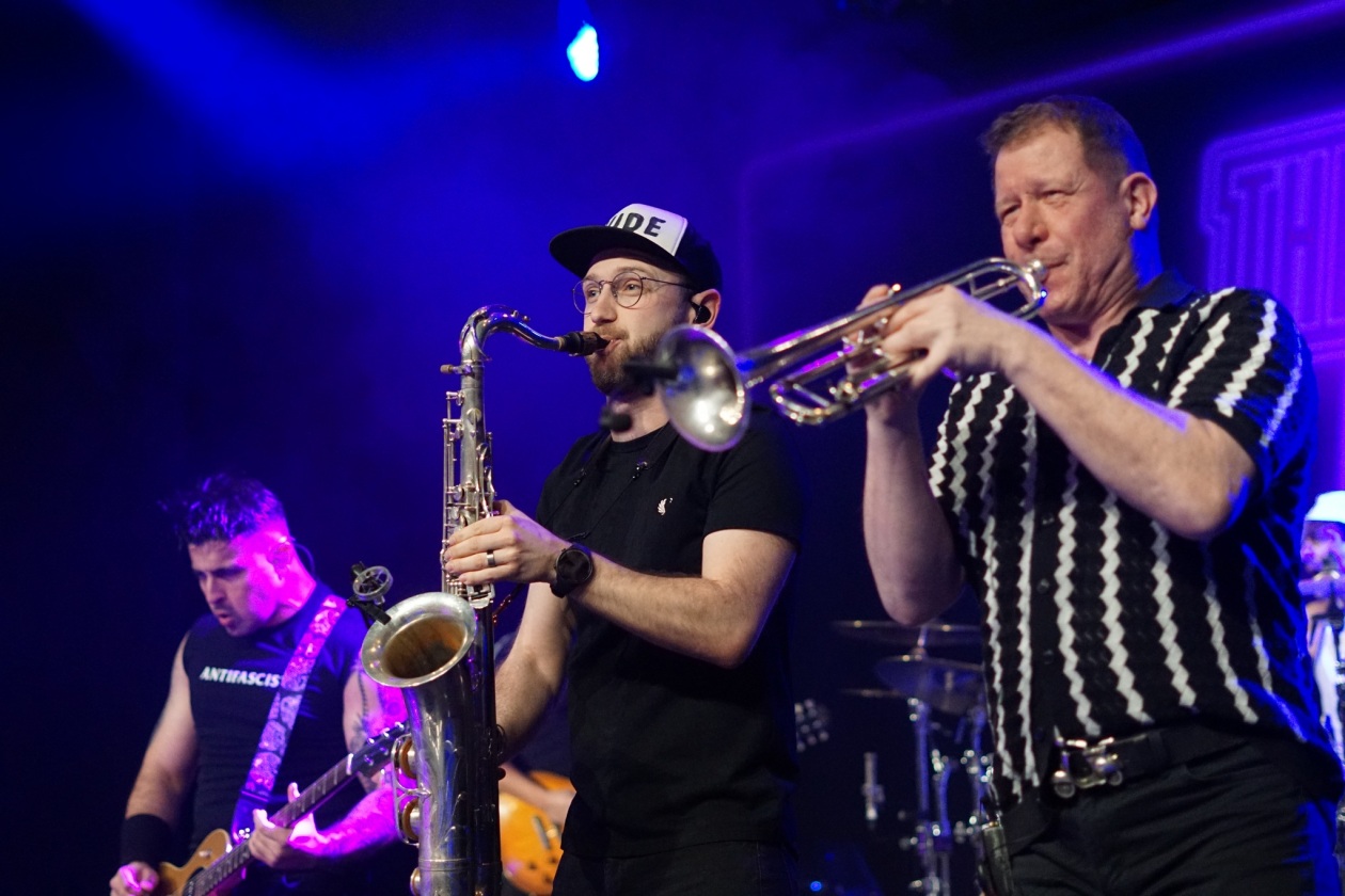Ausverkauftes Haus und Ska satt: Joe Ibrahim und Band. – The Busters.