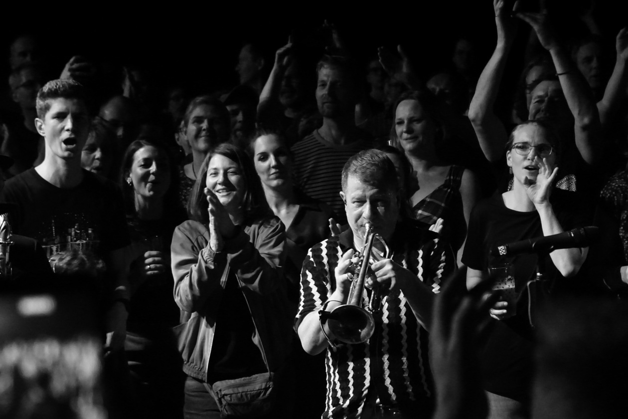 Ausverkauftes Haus und Ska satt: Joe Ibrahim und Band. – The Busters.