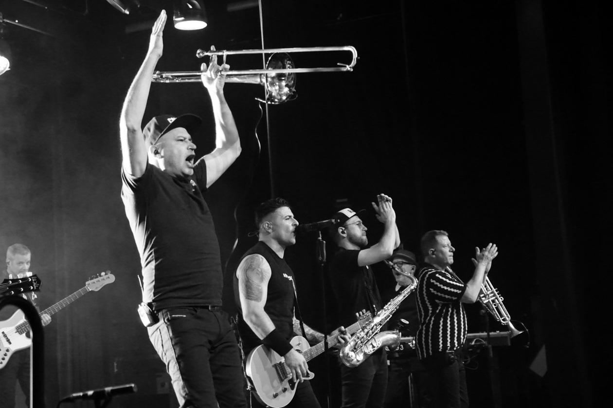 Ausverkauftes Haus und Ska satt: Joe Ibrahim und Band. – The Busters.