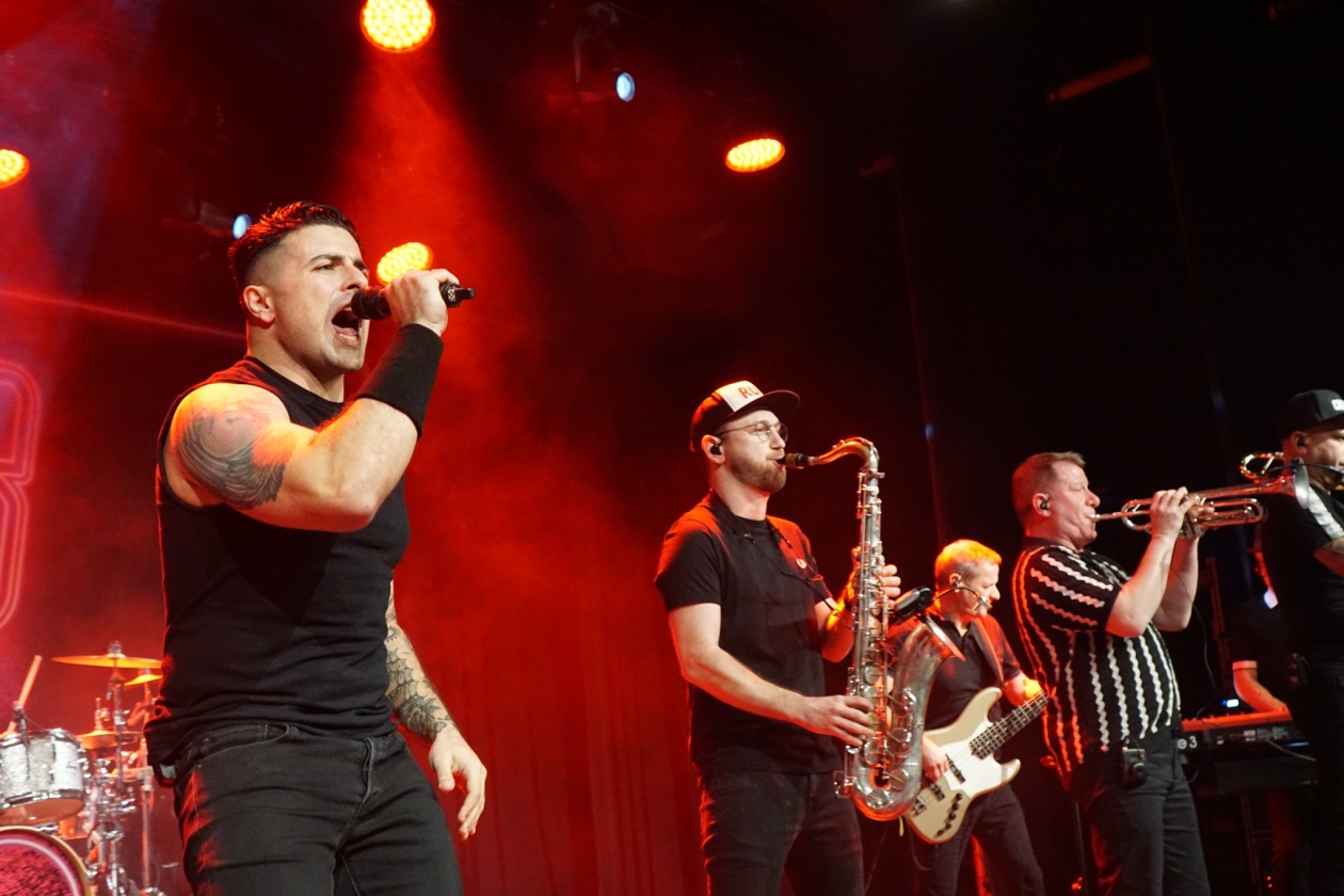 Ausverkauftes Haus und Ska satt: Joe Ibrahim und Band. – The Busters.