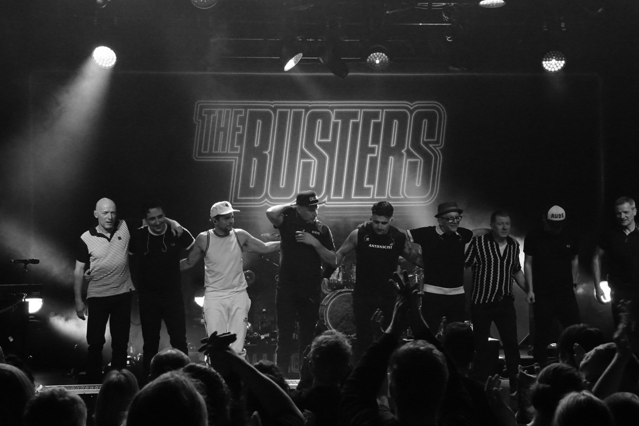 Ausverkauftes Haus und Ska satt: Joe Ibrahim und Band. – The Busters.