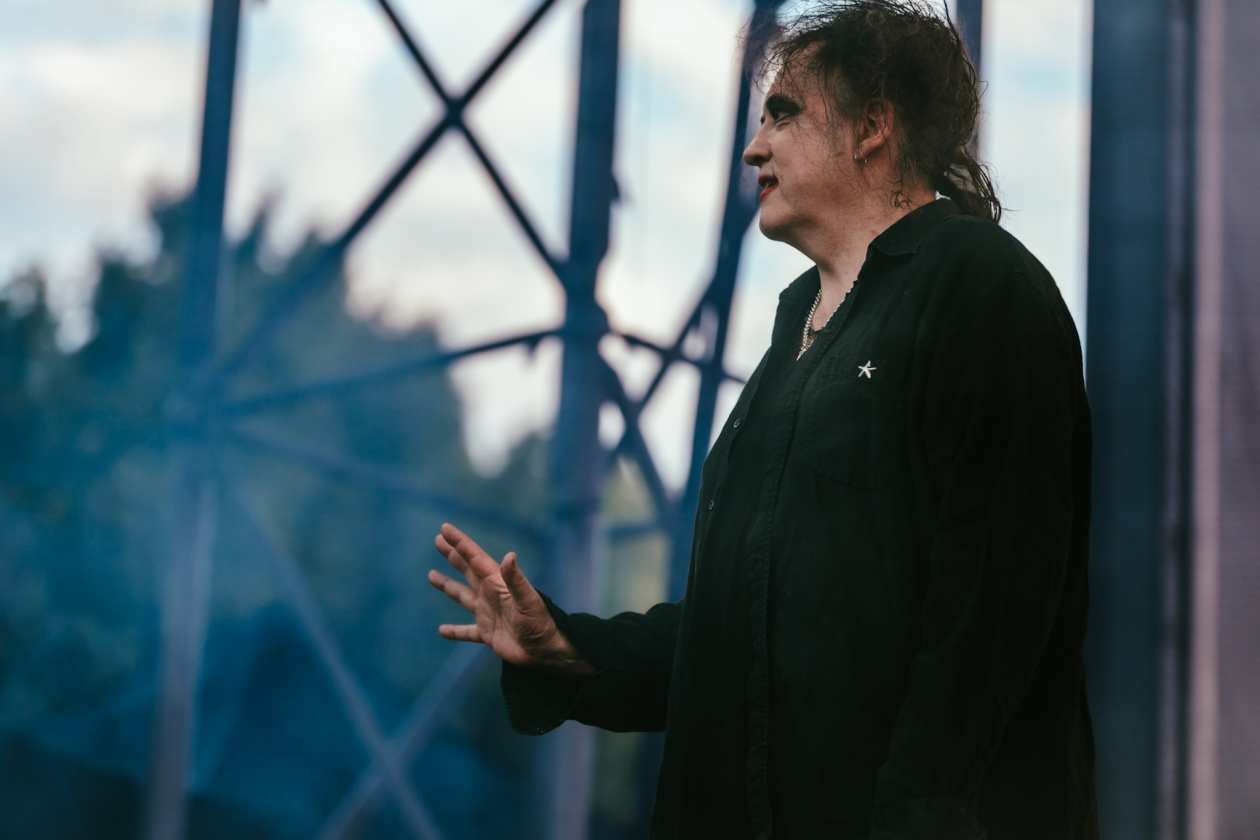 The Cure – Drei Deutschland-Konzerte in Folge in der Wuhlheide: Robert Smith und Band. – Robert Smith.
