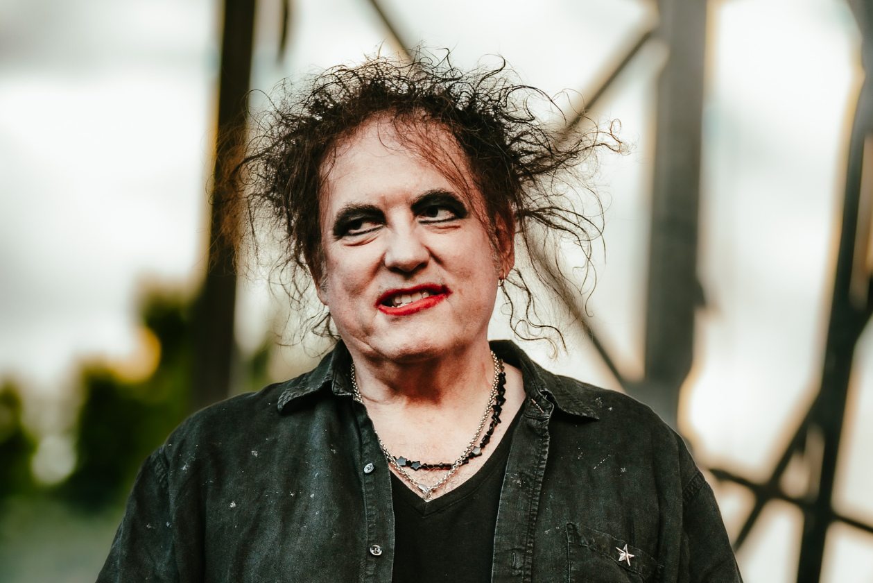 The Cure – Drei Deutschland-Konzerte in Folge in der Wuhlheide: Robert Smith und Band. – Robert Smith.