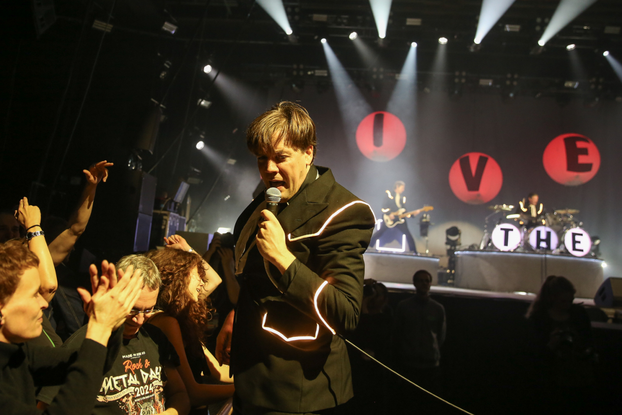 Eine bessere Liveband als die fünf schwedischen Rocker muss man lange suchen! – The Hives.