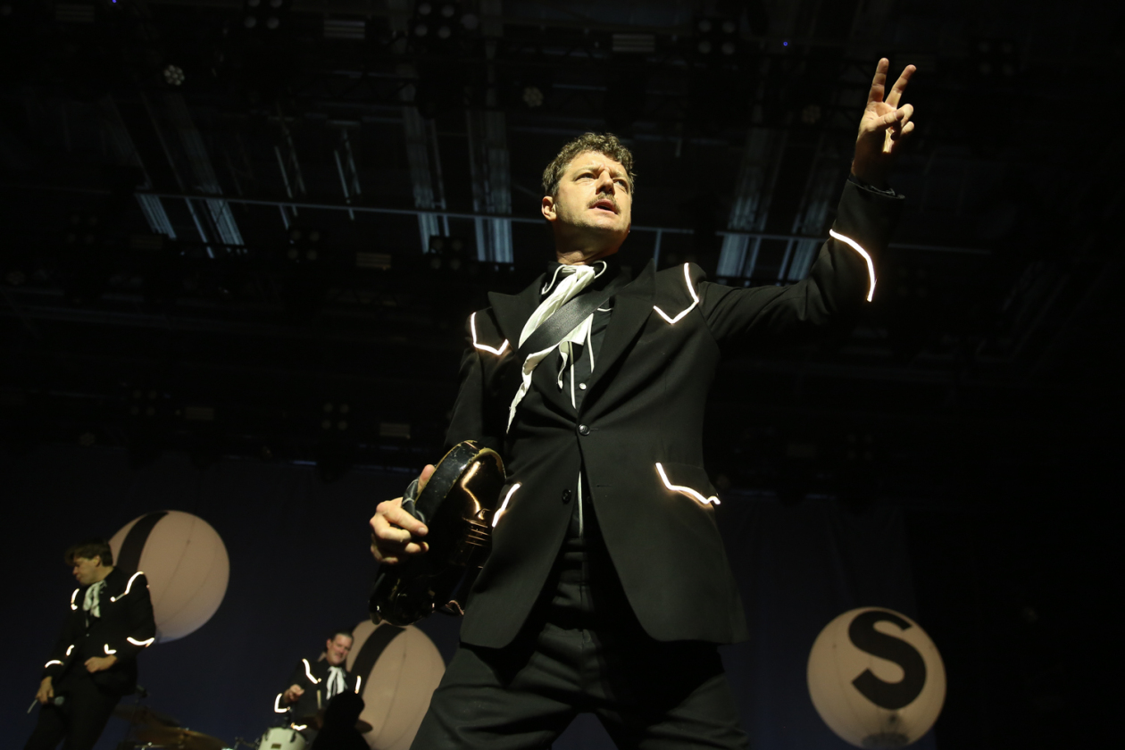Eine bessere Liveband als die fünf schwedischen Rocker muss man lange suchen! – The Hives.
