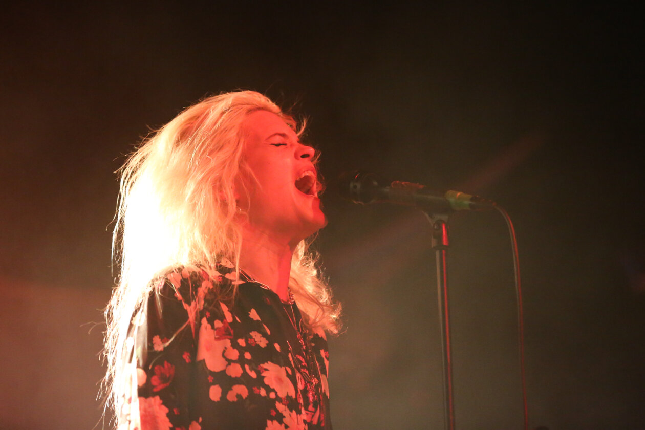 The Kills – Sechs Jahre nach dem letzten Gig des Duos in der Hansestadt begeistern Alison Mosshart und Jamie Hince die fast ausverkaufte Location. – Alison Mosshart.