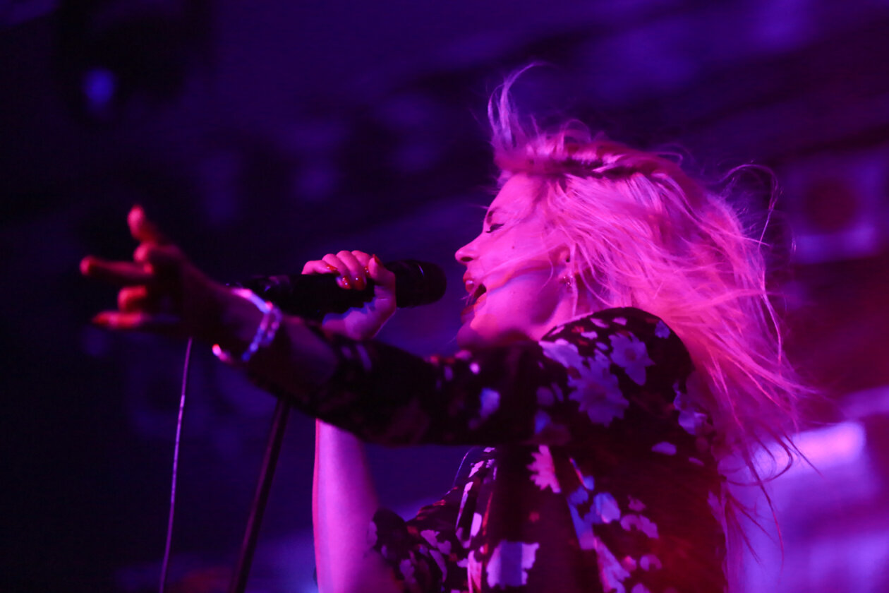 The Kills – Sechs Jahre nach dem letzten Gig des Duos in der Hansestadt begeistern Alison Mosshart und Jamie Hince die fast ausverkaufte Location. – Alison Mosshart.