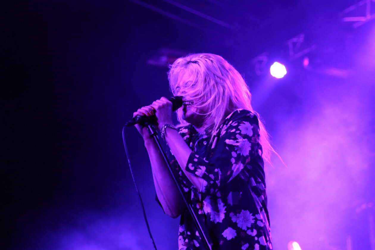 The Kills – Sechs Jahre nach dem letzten Gig des Duos in der Hansestadt begeistern Alison Mosshart und Jamie Hince die fast ausverkaufte Location. – Alison Mosshart.