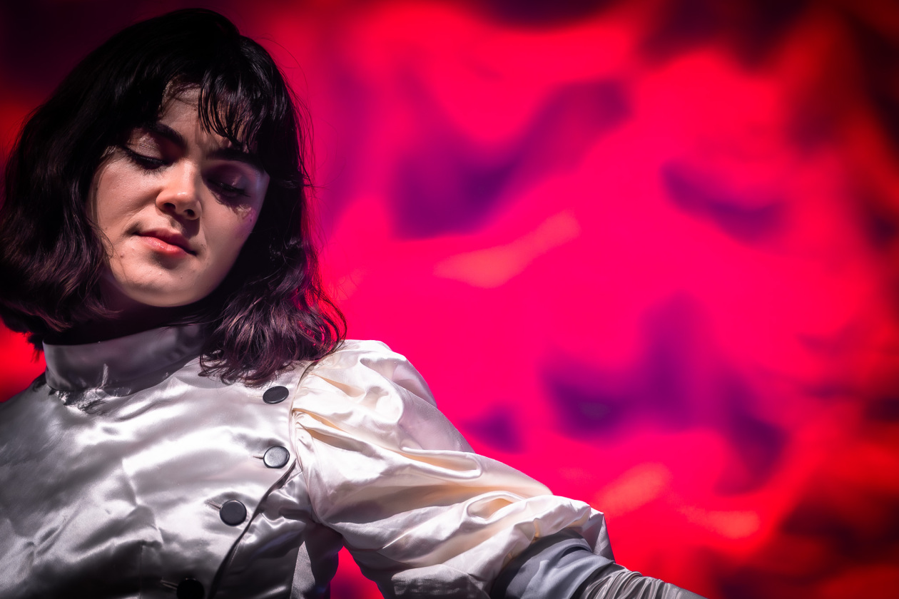 The Last Dinner Party – Das Karrierebarometer zeigt nach oben: Das Indie-Quintett (plus Drjmmer) aus London. – Abigail Morris.