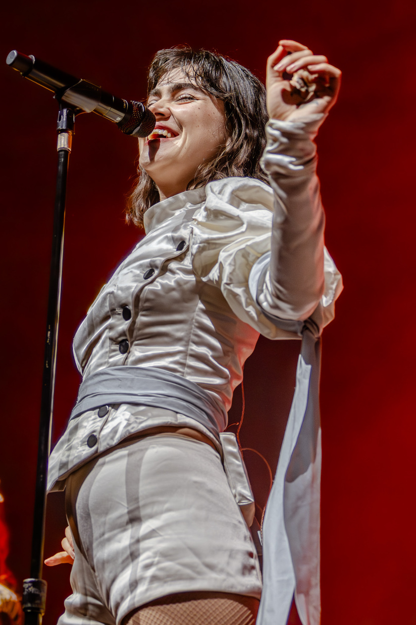 The Last Dinner Party – Das Karrierebarometer zeigt nach oben: Das Indie-Quintett (plus Drjmmer) aus London. – Abigail Morris.