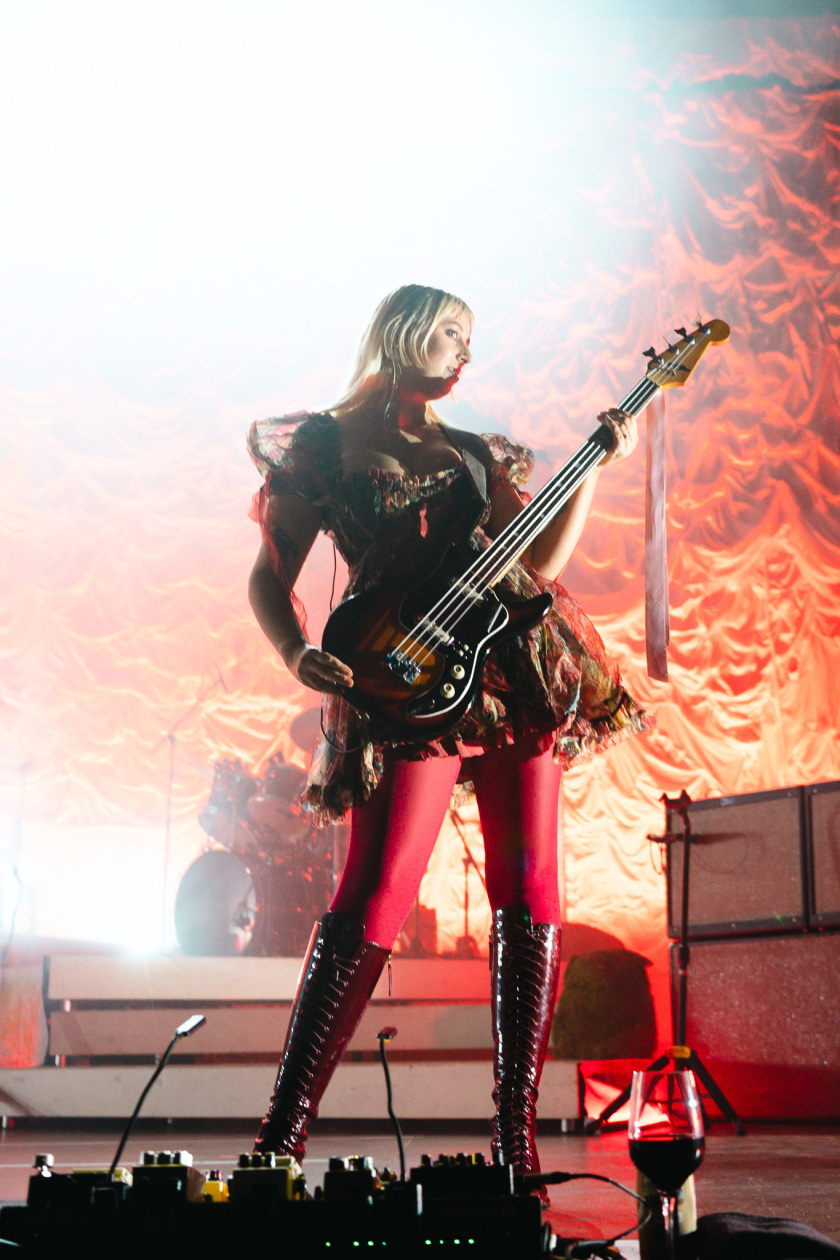 The Last Dinner Party – Das Karrierebarometer zeigt nach oben: Das Indie-Quintett (plus Drjmmer) aus London. – Georgia Davies.