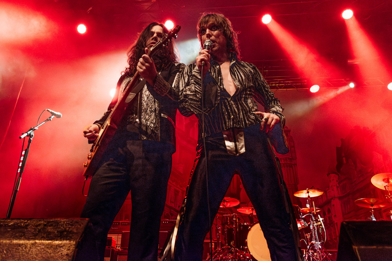 Viel Spielfreude, sauberer Sound und ordentlich Rockstar- Attitüde: ein perfekter Auftritt. – The Struts.