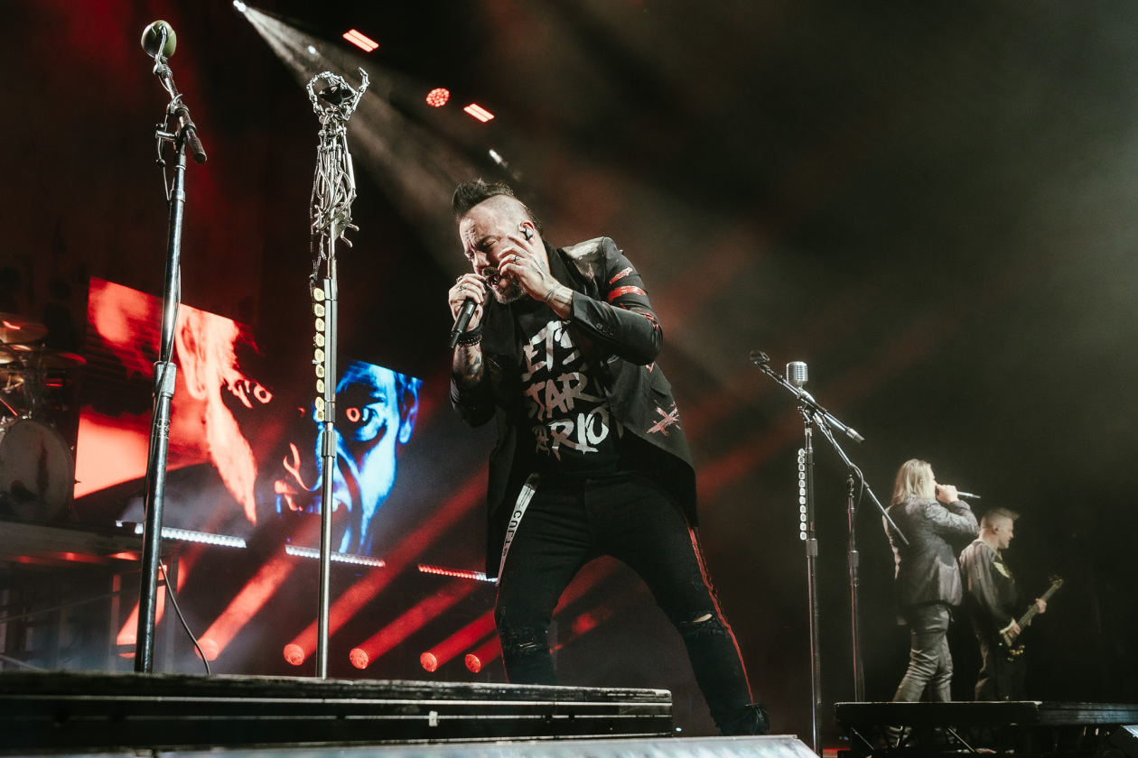 Die kanadischen Alternativerock/Metal-Pioniere vor proppenvollem Haus. – Three Days Grace.