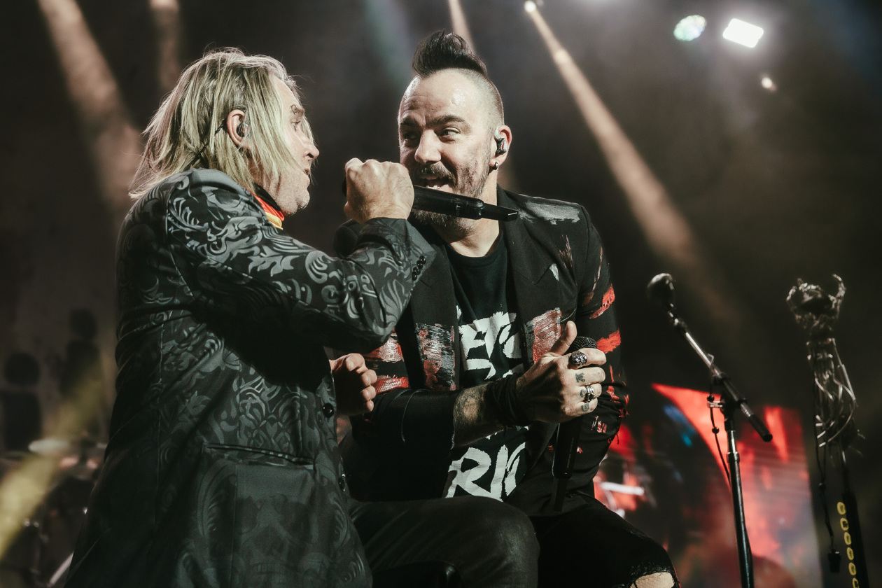 Die kanadischen Alternativerock/Metal-Pioniere vor proppenvollem Haus. – Three Days Grace.