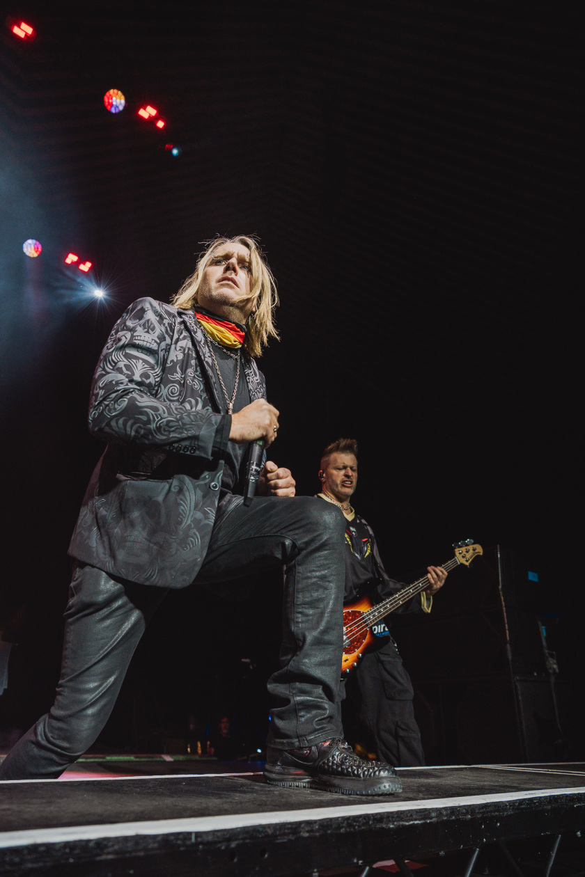 Die kanadischen Alternativerock/Metal-Pioniere vor proppenvollem Haus. – Three Days Grace.