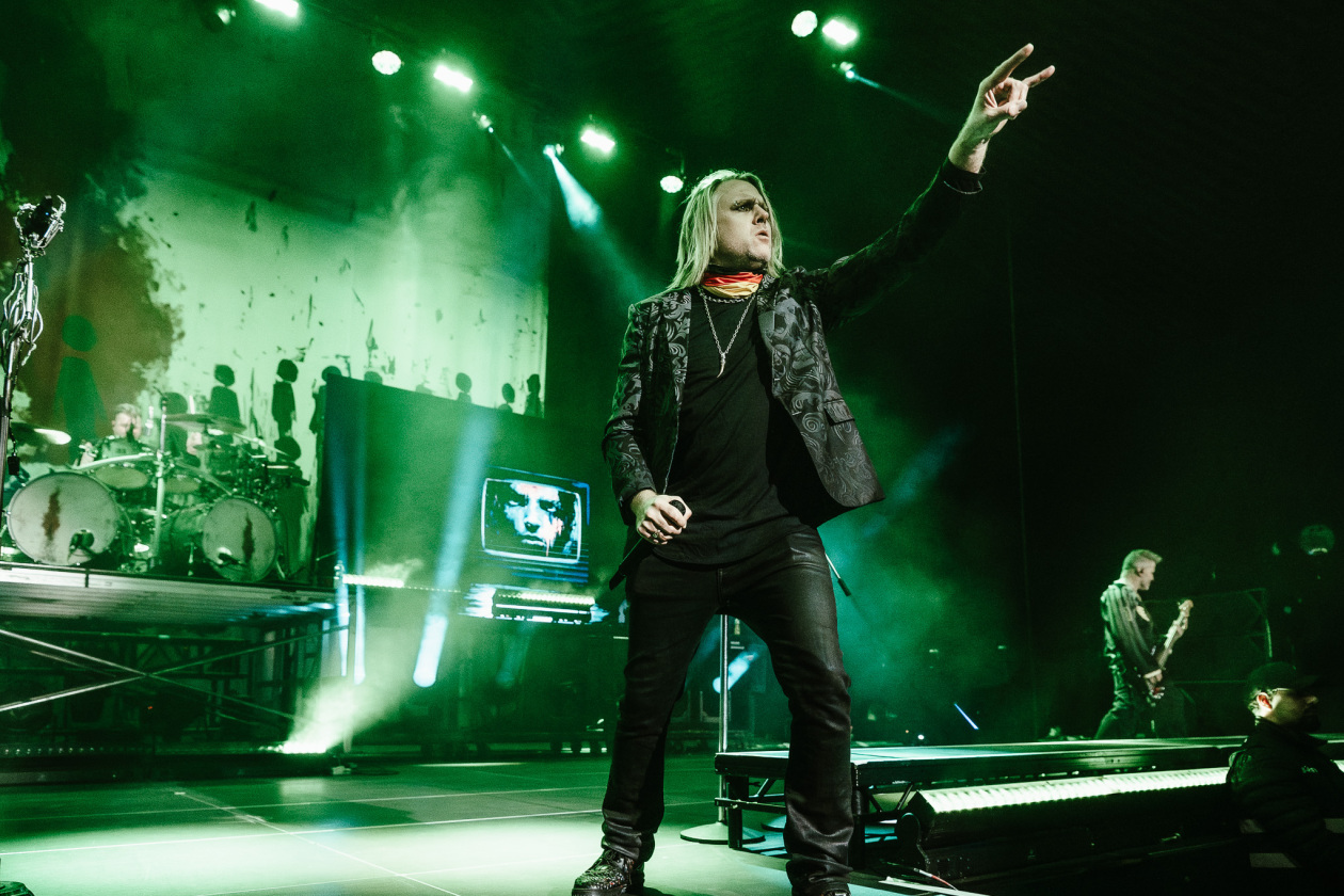 Die kanadischen Alternativerock/Metal-Pioniere vor proppenvollem Haus. – Three Days Grace.