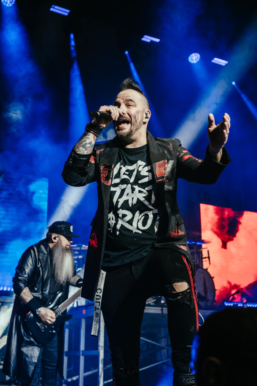 Die kanadischen Alternativerock/Metal-Pioniere vor proppenvollem Haus. – Three Days Grace.