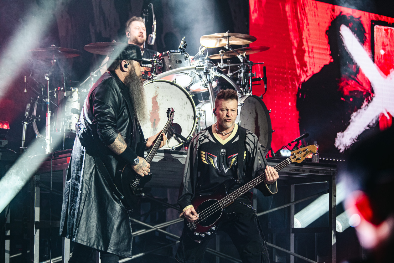 Die kanadischen Alternativerock/Metal-Pioniere vor proppenvollem Haus. – Three Days Grace.