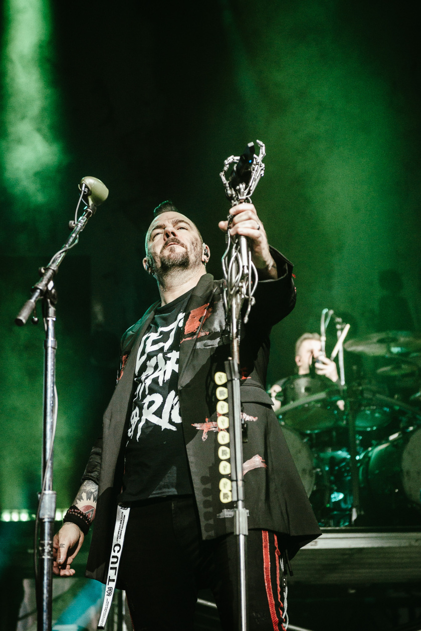 Three Days Grace – Die kanadischen Alternativerock/Metal-Pioniere vor proppenvollem Haus. – Adam Gontier.