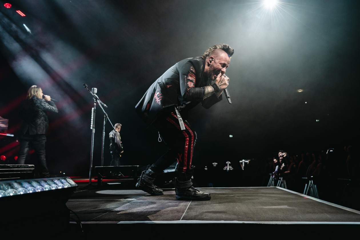 Three Days Grace – Die kanadischen Alternativerock/Metal-Pioniere vor proppenvollem Haus. – Adam Gontier.