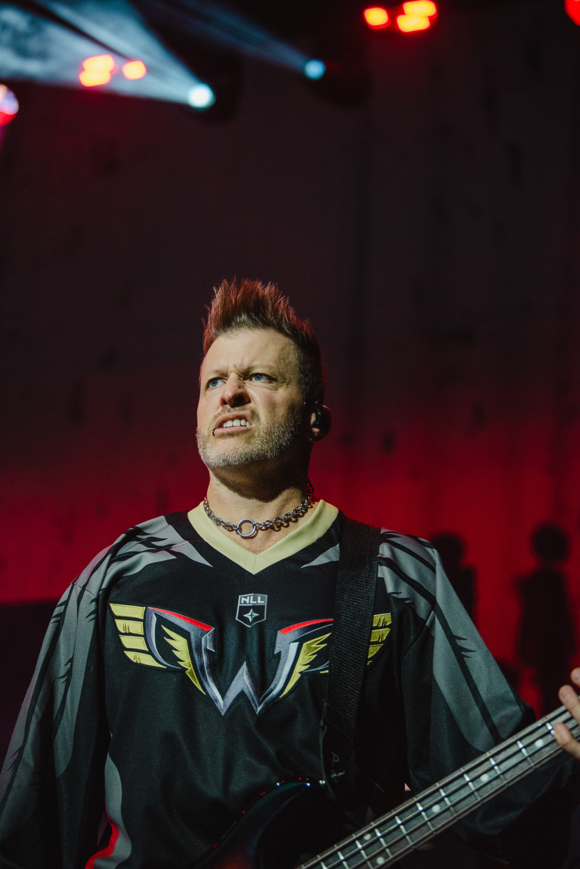 Three Days Grace – Die kanadischen Alternativerock/Metal-Pioniere vor proppenvollem Haus. – Brad Walst.