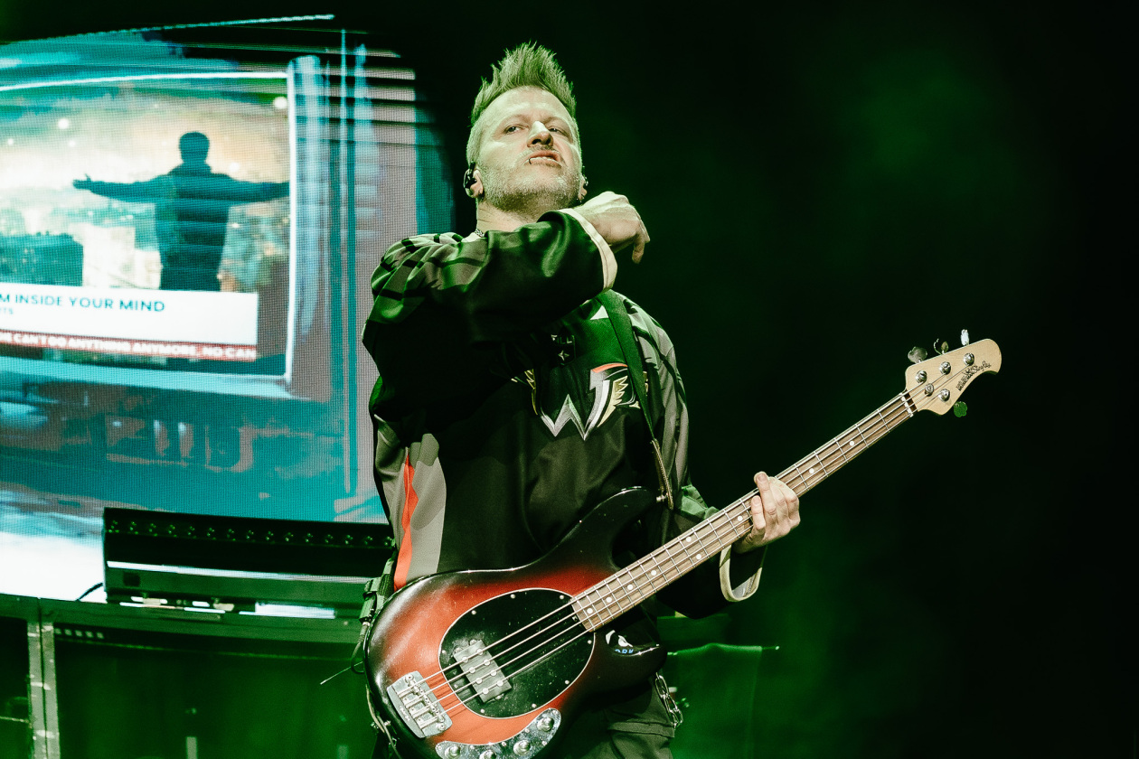 Three Days Grace – Die kanadischen Alternativerock/Metal-Pioniere vor proppenvollem Haus. – Brad Walst.