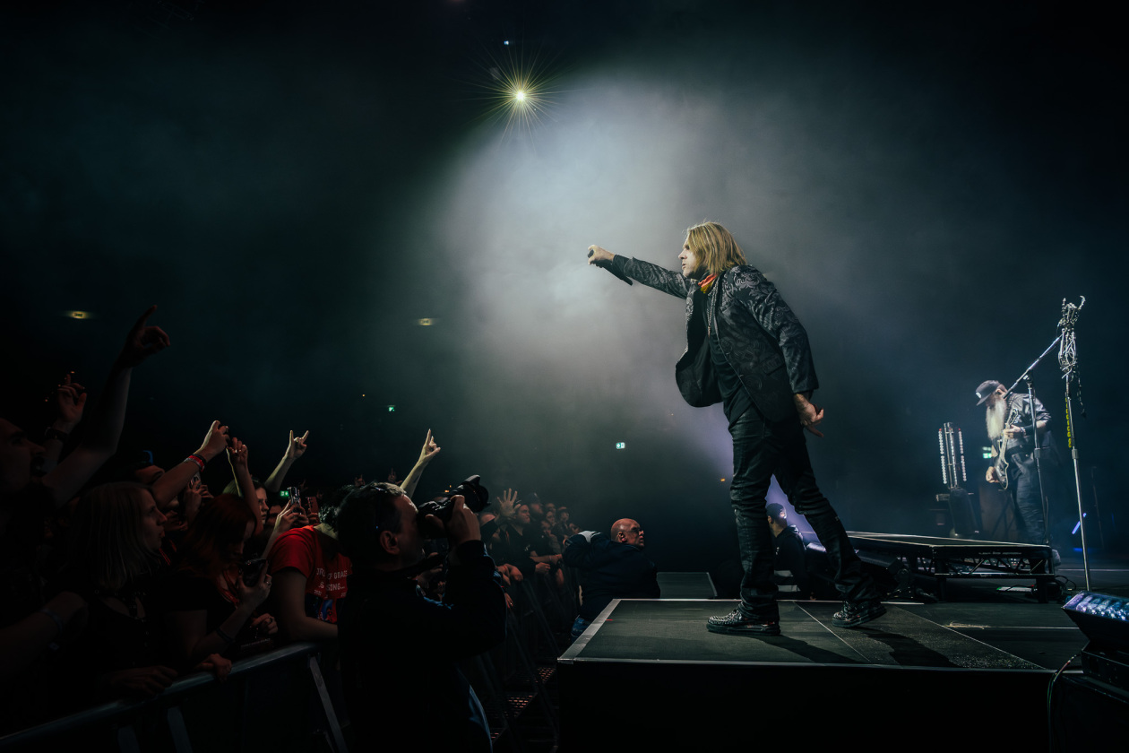 Three Days Grace – Die kanadischen Alternativerock/Metal-Pioniere vor proppenvollem Haus. – Matt Walst.