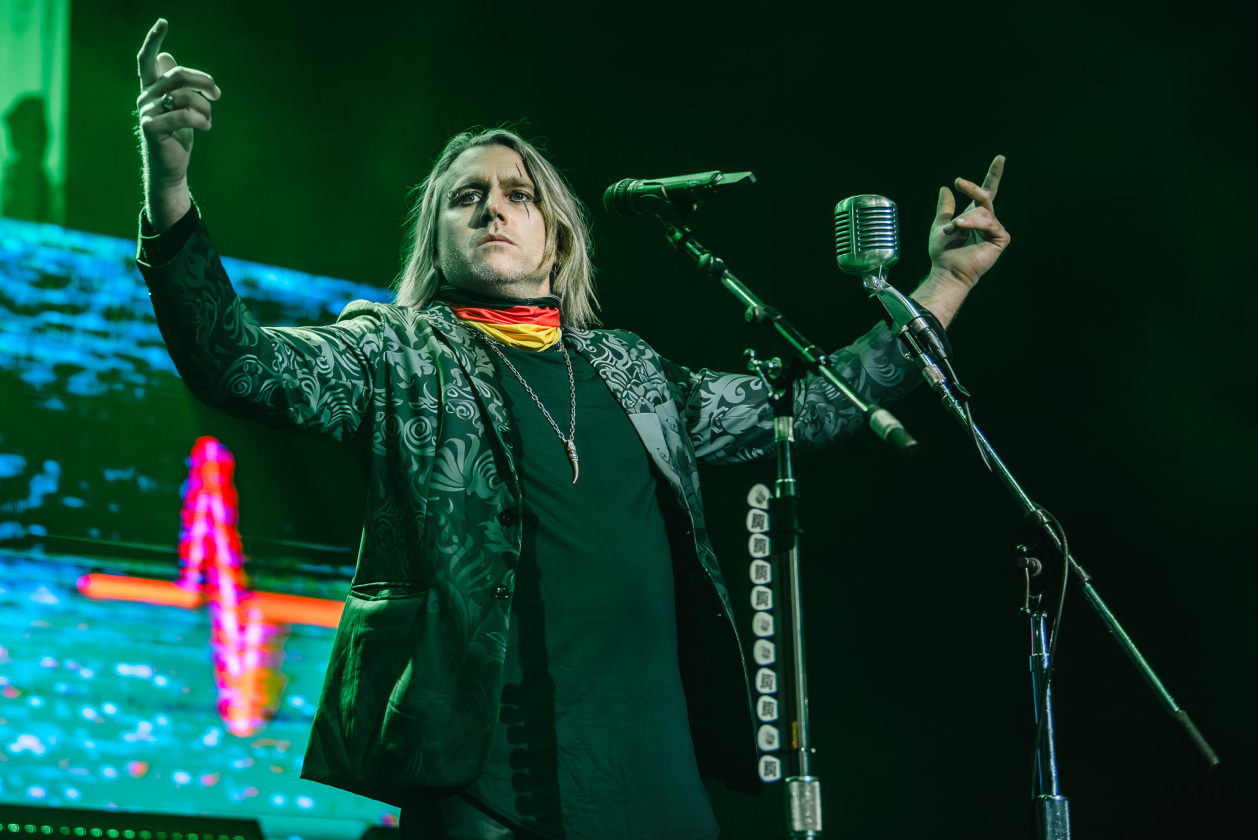 Three Days Grace – Die kanadischen Alternativerock/Metal-Pioniere vor proppenvollem Haus. – Matt Walst.