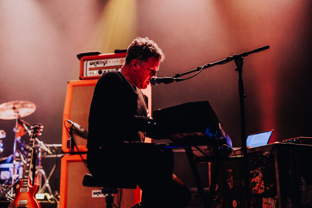 Nach acht Jahren erstmals wieder in Deutschland: Fran Healy, Gitarrist Andy Dunlop, Bassist Douglas Payne und Schlagzeuger Neil Primrose live in Berlin. – Travis live in Berlin: Andy Dunlop