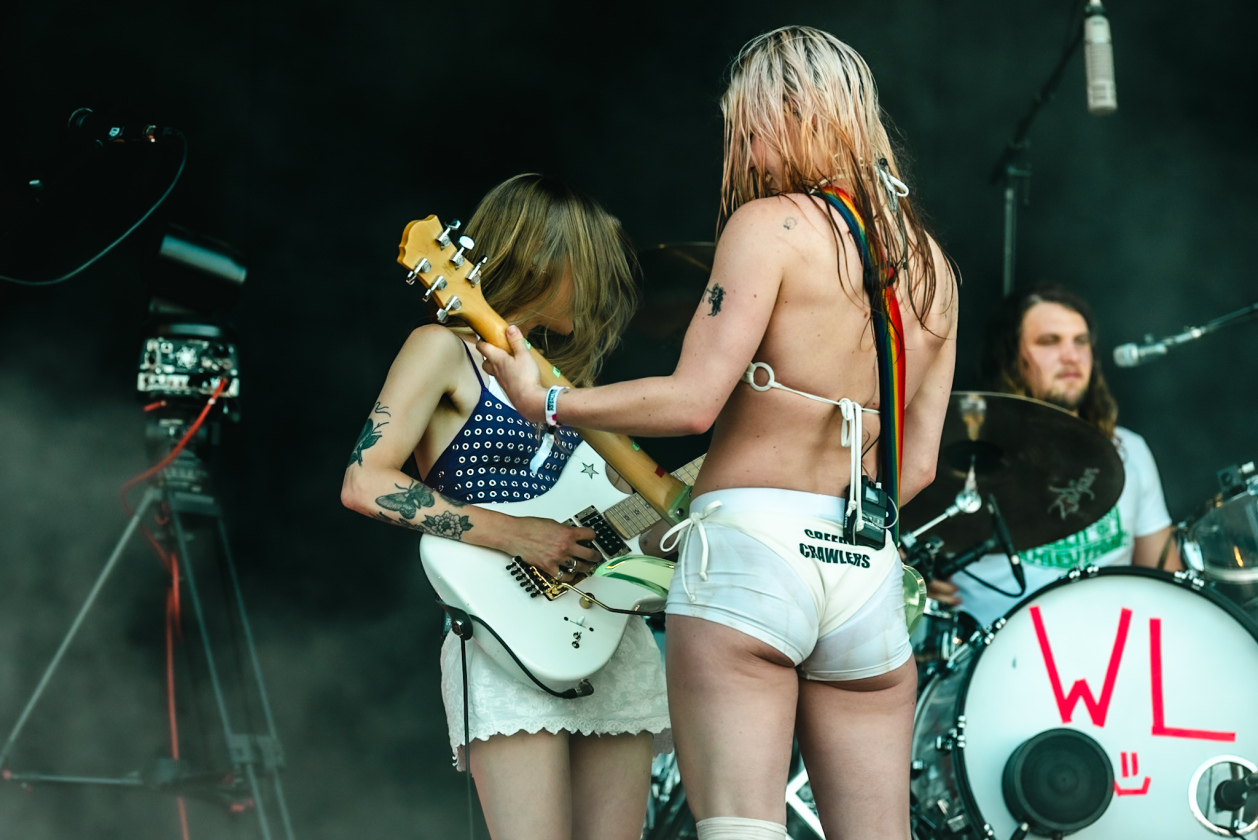Die britische Band lieferte eine der coolsten Festivalperformances überhaupt. – Wet Leg.