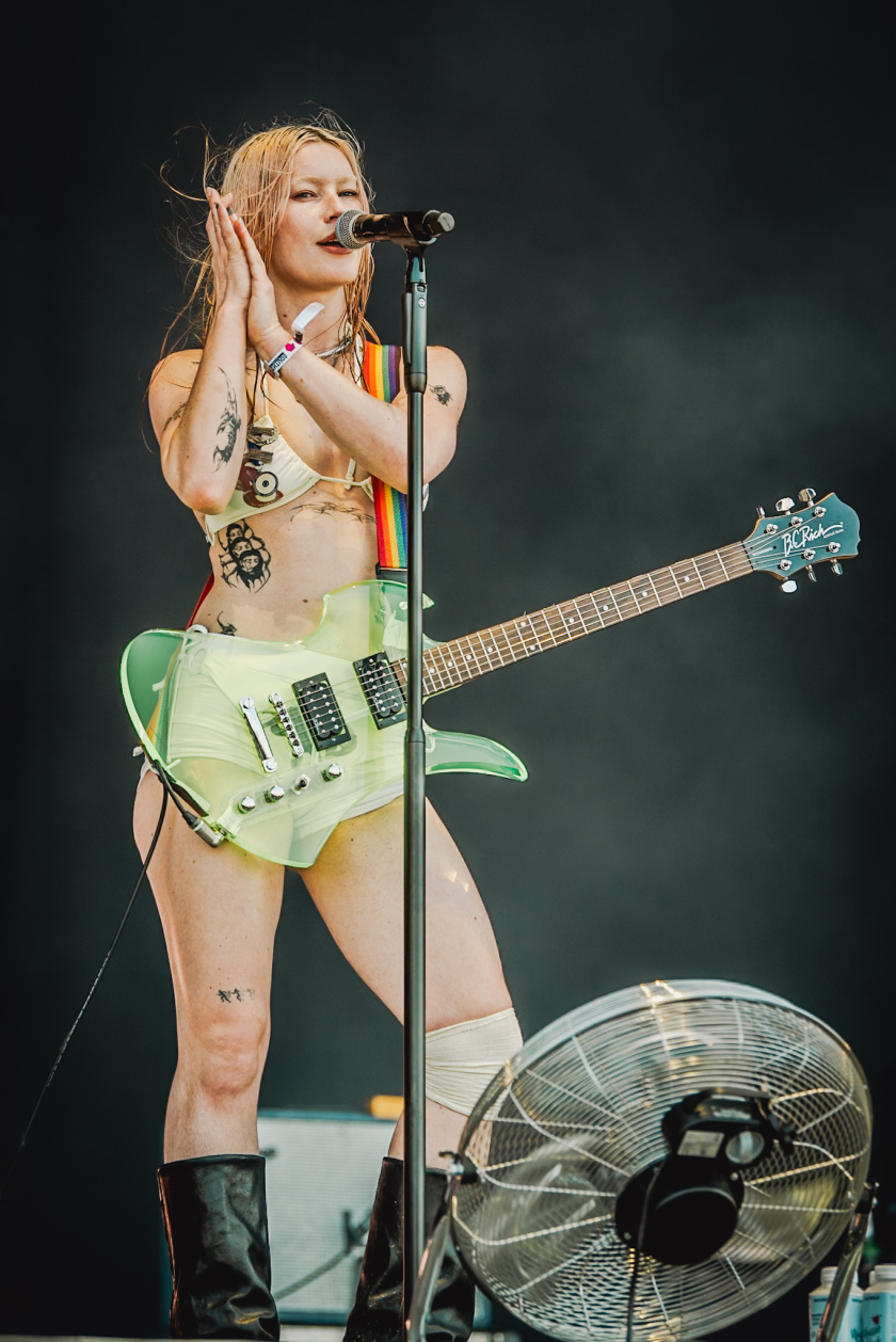 Die britische Band lieferte eine der coolsten Festivalperformances überhaupt. – Wet Leg.