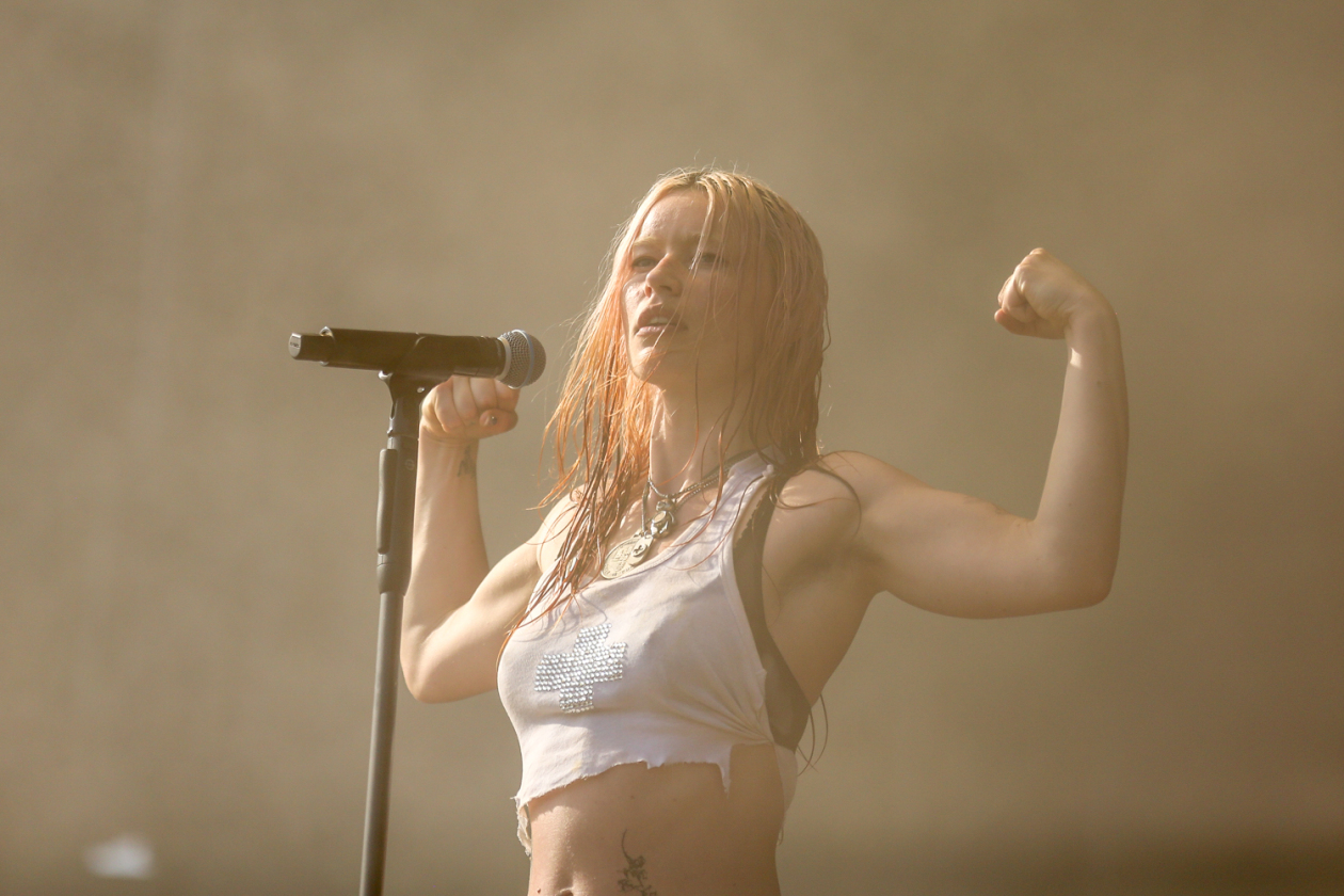 Die britische Band lieferte eine der coolsten Festivalperformances überhaupt. – Wet Leg.