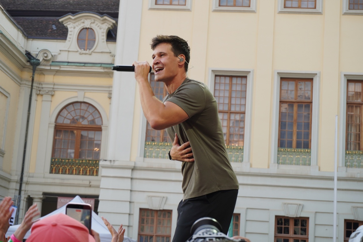 Mit dem aktuellen Album "Hast Du Kurz Zeit" auf großer Open Air-Tour. – Wincent Weiss.