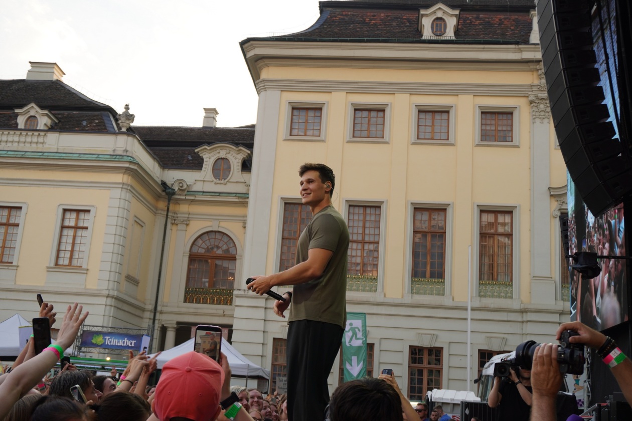 Mit dem aktuellen Album "Hast Du Kurz Zeit" auf großer Open Air-Tour. – Wincent Weiss.