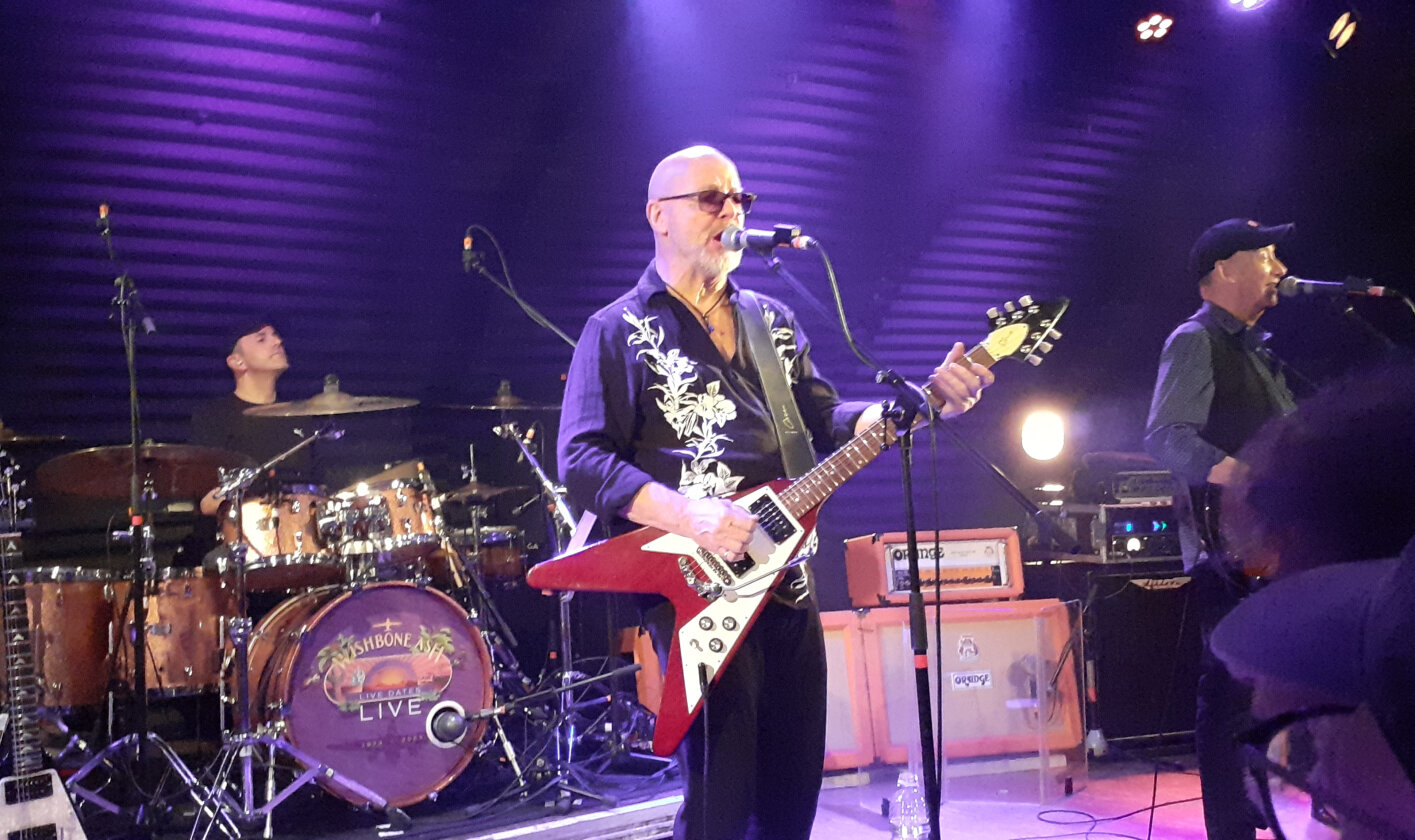 Wishbone Ash Bassist Bob Skeat ist seit den späten 90ern dabei und