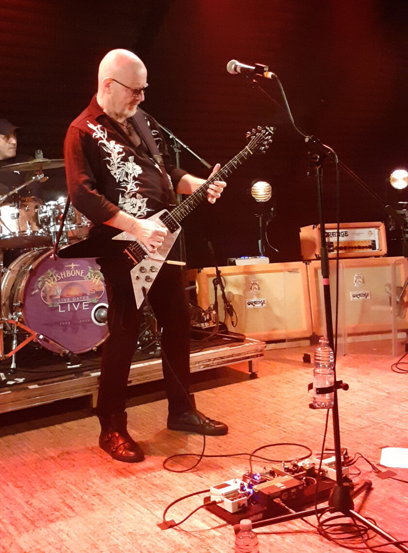 Wishbone Ash Gründungsmitglied Andy Powell macht sowohl als Gitarrist