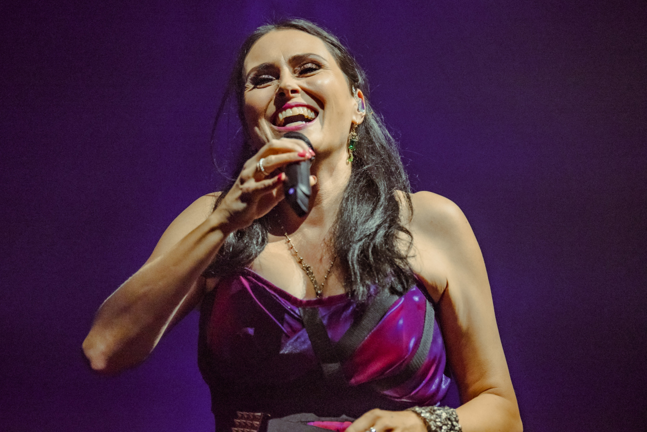 Sharon De Adel und Band betören das Publikum mit neuer Show. Sogar ein Gastauftritt des Openers Annisokay ist drin. – Within Temptation.