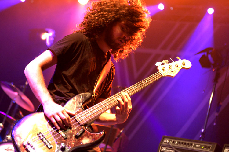 Return of the Wuschelkopf: Wolfmother rocken das Palladium. – Bassist und Keyboarder Ian Peres