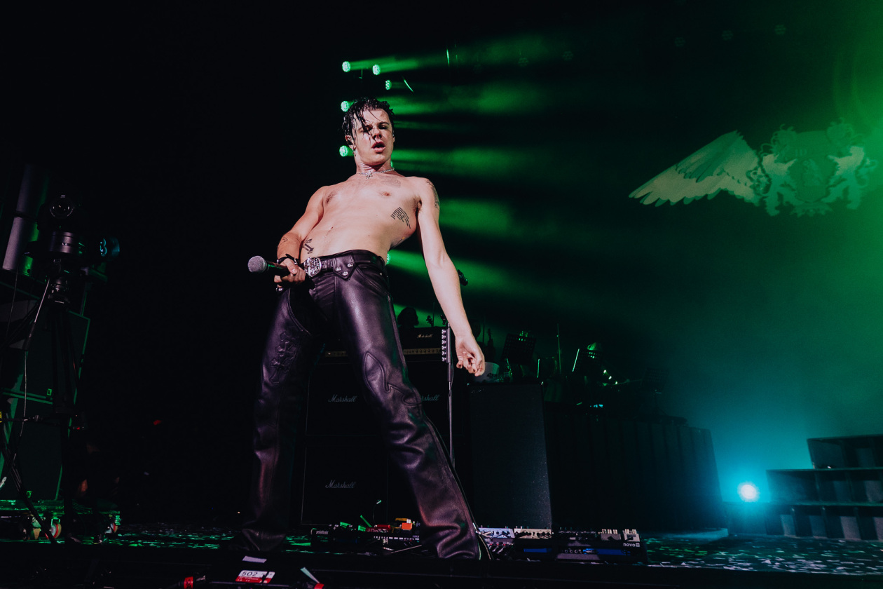 4.500 Fans brüllen, tanzen, lachen und weinen. – Yungblud.