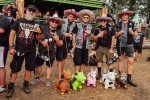 27 Grad und Kaiserwetter: Schon zum Start ist die Hölle los. In Extremo, Suzi Quatro, Scorpions, Alligatoah, Butcher Babies, Flogging Molly u.v.m., Wacken, 2024 | © laut.de (Fotograf: Désirée Pezzetta)