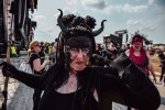 27 Grad und Kaiserwetter: Schon zum Start ist die Hölle los. In Extremo, Suzi Quatro, Butcher Babies, Flogging Molly u.v.m., Wacken, 2024 | © laut.de (Fotograf: Désirée Pezzett)