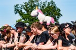 27 Grad und Kaiserwetter: Schon zum Start ist die Hölle los. In Extremo, Suzi Quatro, Butcher Babies, Flogging Molly u.v.m., Wacken, 2024 | © laut.de (Fotograf: Désirée Pezzetta)