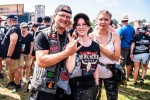 27 Grad und Kaiserwetter: Schon zum Start ist die Hölle los. In Extremo, Suzi Quatro, Scorpions, Alligatoah, Butcher Babies, Flogging Molly u.v.m., Wacken, 2024 | © laut.de (Fotograf: Désirée Pezzetta)