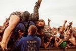 Wacken total: Nach der Hälfte des Sets mussten die Zugänge gesperrt werden: Der Bereich vor der Louder Stage war heillos überfüllt., Wacken, 2024 | © laut.de (Fotograf: Désirée Pezzetta)