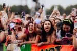 Der Sommer gibt dem feierwütigen Punlikum noch mal alles., Lollapalooza, 2024 | © laut.de (Fotograf: Rainer Keuenhof)