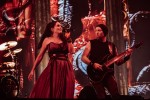 Sharon De Adel und Band betören das Publikum mit neuer Show. Sogar ein Gastauftritt des Openers Annisokay ist drin., Berlin, Velodrom, 2024 | © laut.de (Fotograf: Désirée Pezzetta)